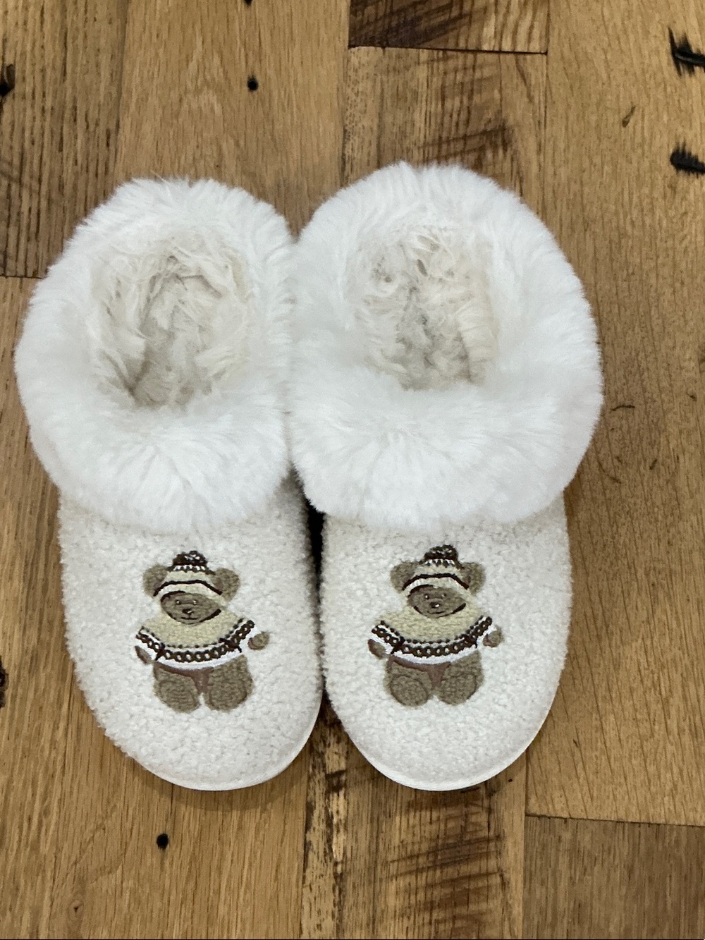American Eagle Outfitters White Plush Teddy Slippers